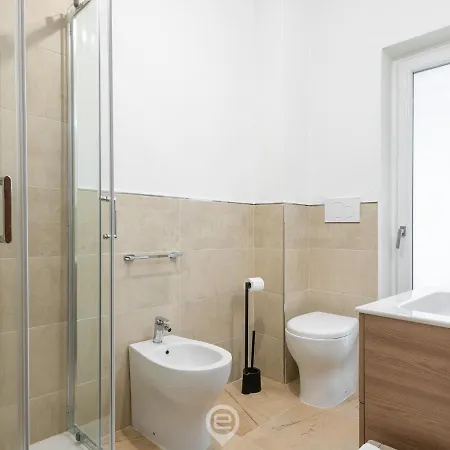 Diamond Apartment *
