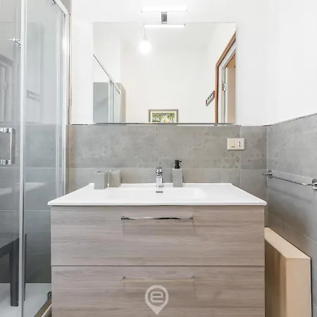 Diamond Apartment *